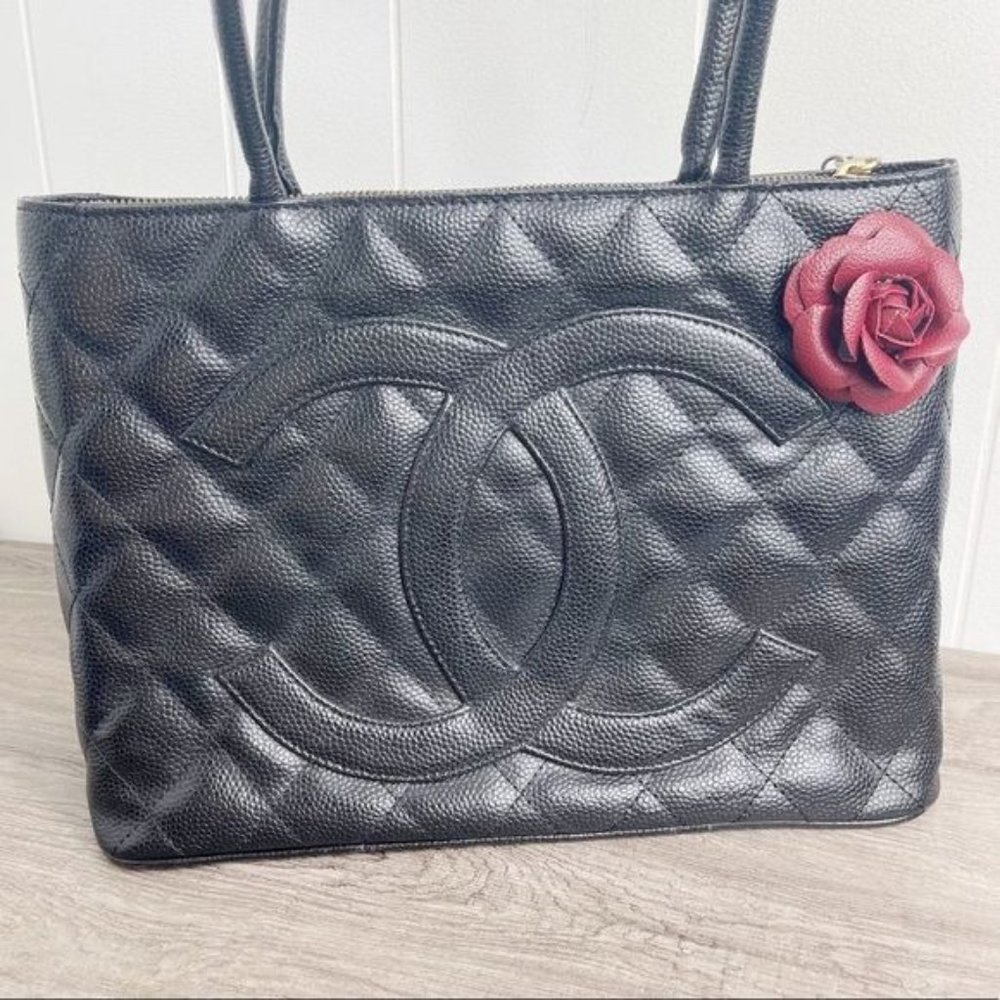 Camellia Flower Vegan Leather Magnetic Bag Charm - Picture 5 of 9